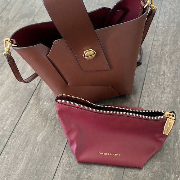 Charles&Keith｜bucket crossbody bag - Picture 4 of 5